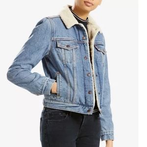 LEVI'S Women's original sherpa Trucker jacket